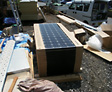 <span class='green'>【太陽光発電設置】</span><br />さあ、太陽電池パネルを屋根に載せます。